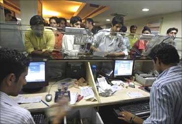 Banks To Remain Close This Weekend During Lockdown - All About Belgaum