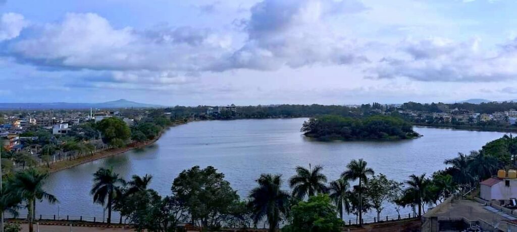 Fort lake